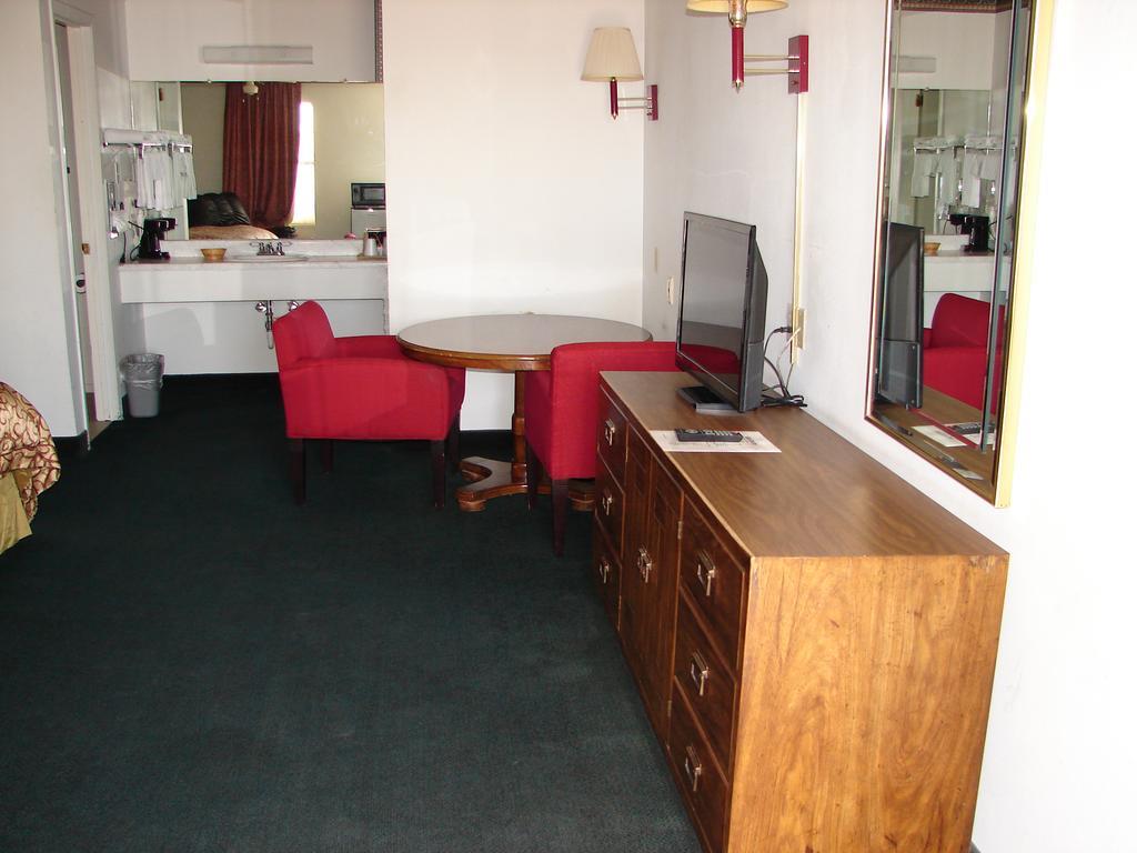 Gate 1 Hotel *